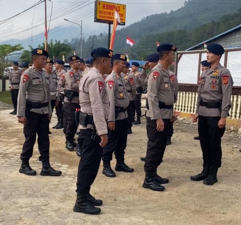 Foto: Danyon B Pelopor Satuan Brimob Polda Jambi AKBP Wan Agus Hendrawijaya, S.E. Didampingi Danki 3 Batalyon B Pelopor Satbrimob Polda Jambi (Brimob Kerinci) AKP Yulizar (foto: ist)